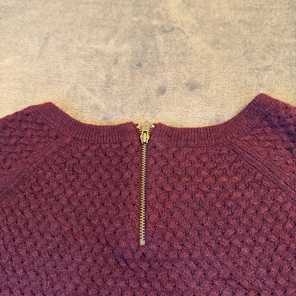 American Eagle Outfitters Burgundy Textured Knit Zipper Sweater Womens Medium - Picture 4 of 9